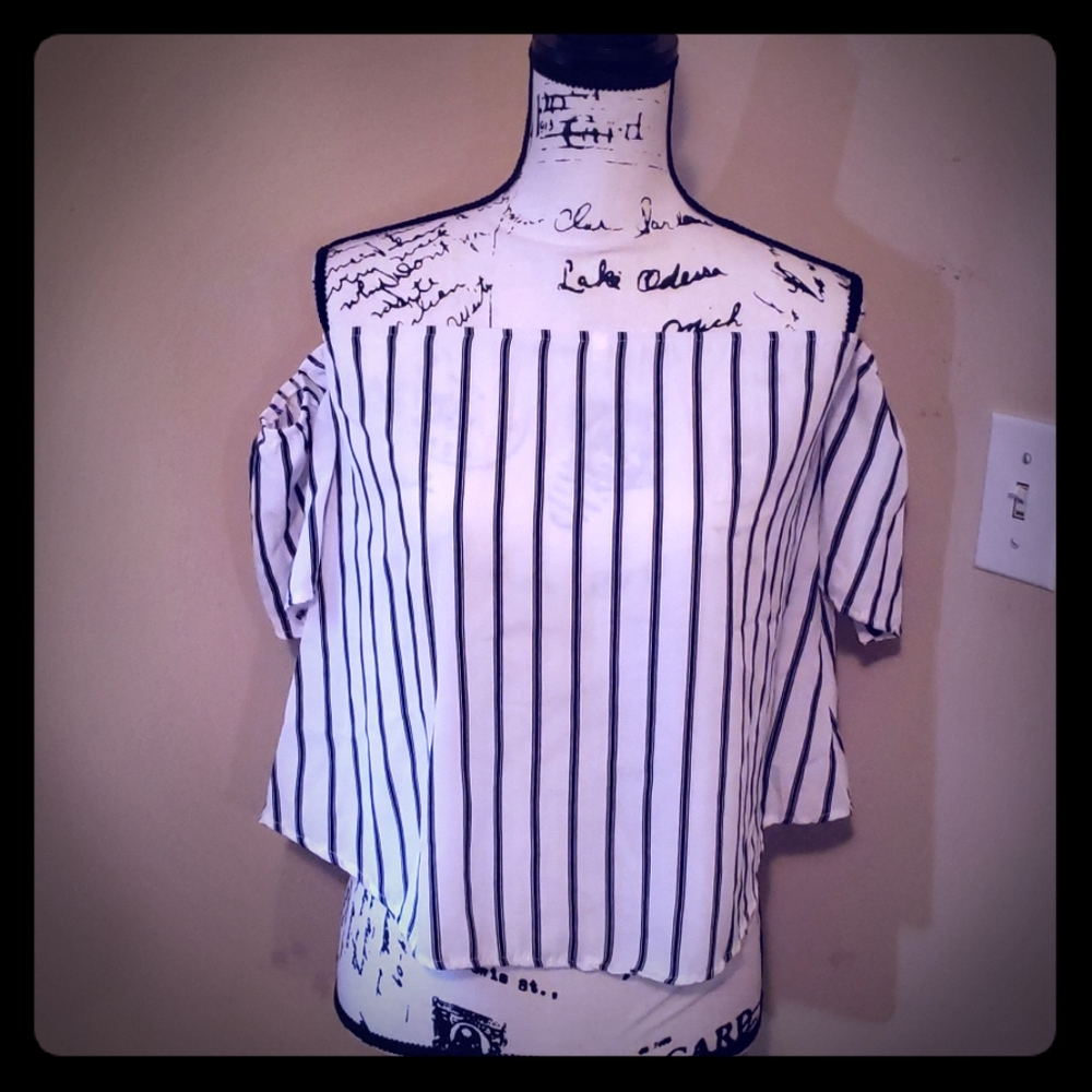 Striped off-the-shoulder strapless blouse